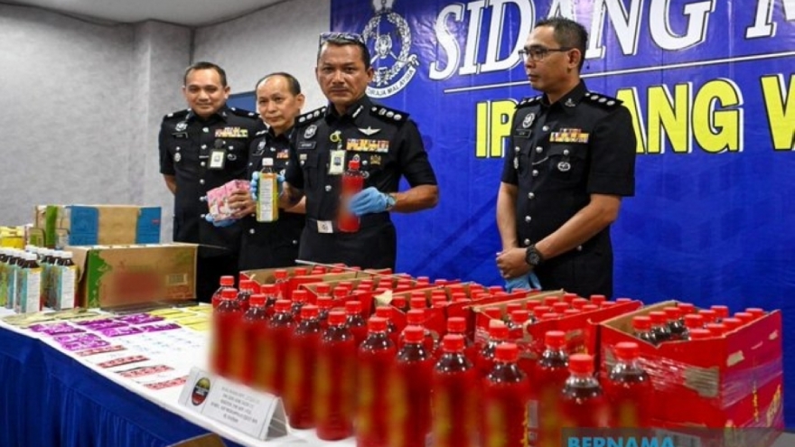 Cảnh sát Malaysia triệt phá đường dây tội phạm pha ma túy với nước thảo mộc